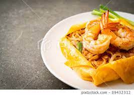 Stir Fried Thai Noodles With Prawn Wrapped In Egg / Pad Thai